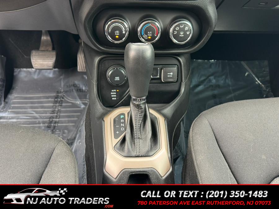 2015 Jeep Renegade 4WD 4dr Latitude photo