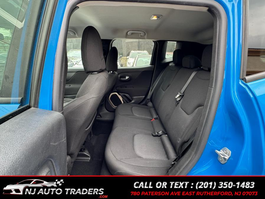 2015 Jeep Renegade 4WD 4dr Latitude photo