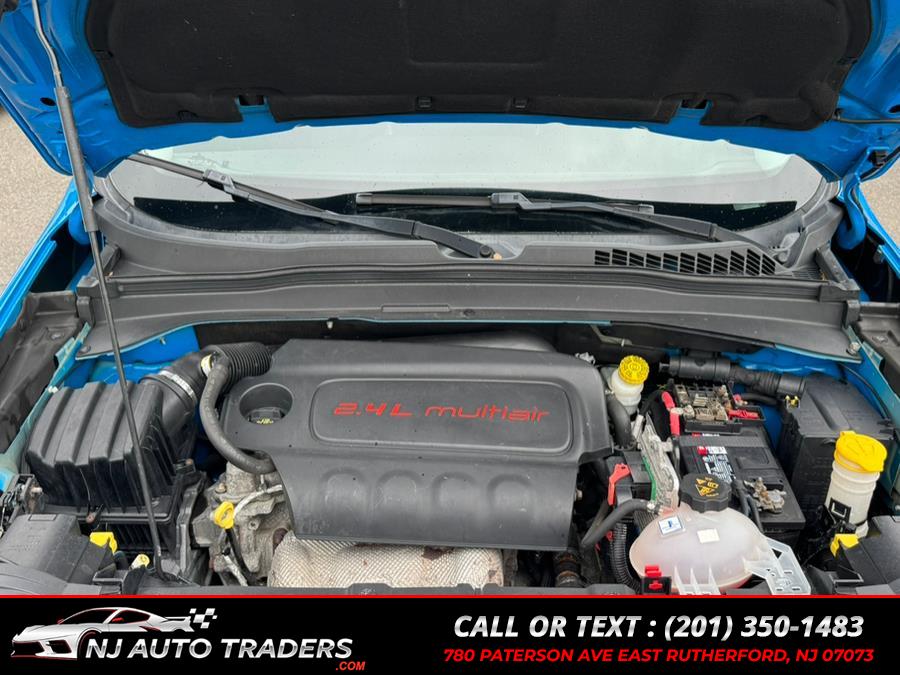 2015 Jeep Renegade 4WD 4dr Latitude photo