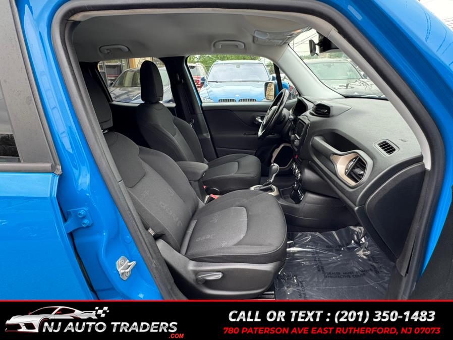 2015 Jeep Renegade 4WD 4dr Latitude photo