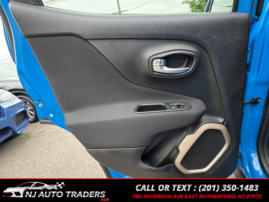 2015 Jeep Renegade 4WD 4dr Latitude photo
