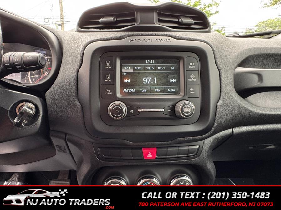 2015 Jeep Renegade 4WD 4dr Latitude photo