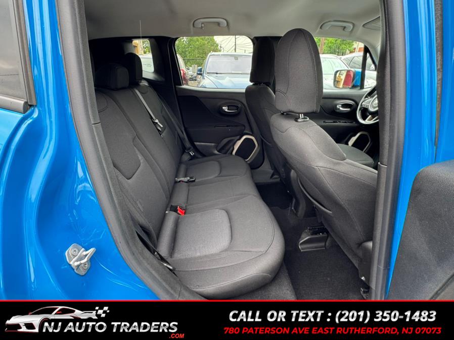 2015 Jeep Renegade 4WD 4dr Latitude photo