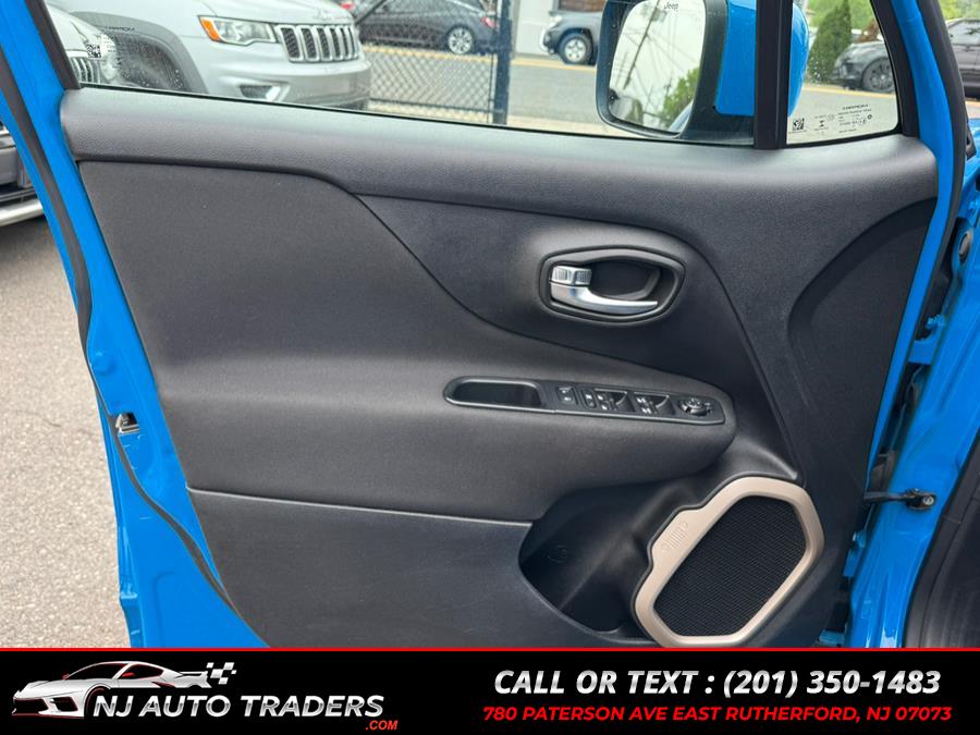 2015 Jeep Renegade 4WD 4dr Latitude photo