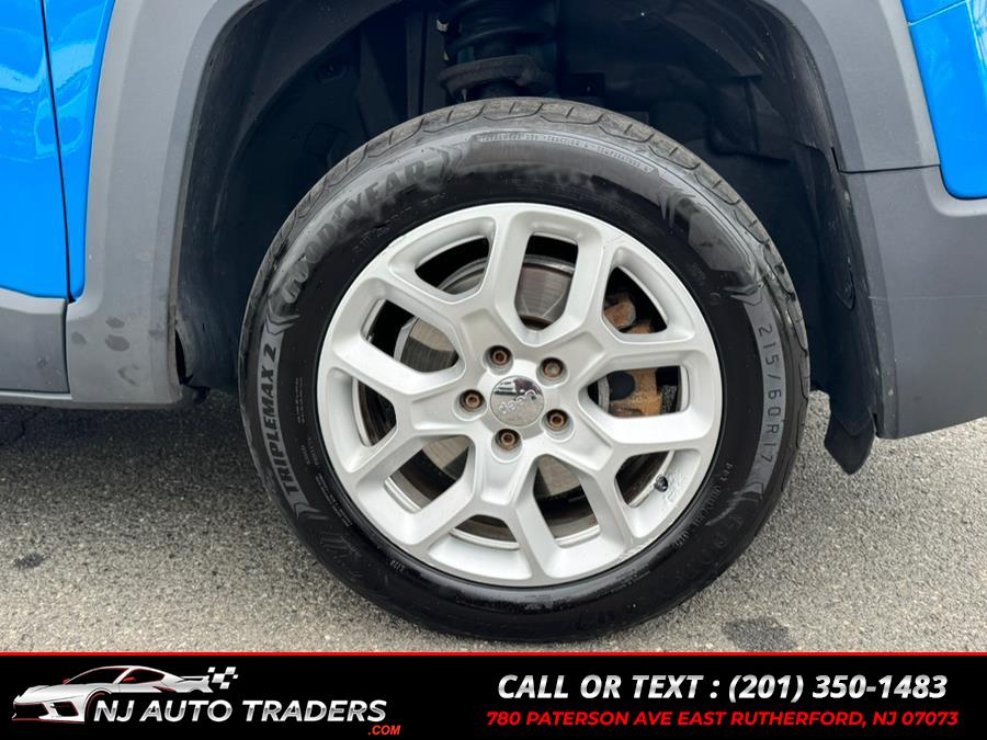 2015 Jeep Renegade 4WD 4dr Latitude photo