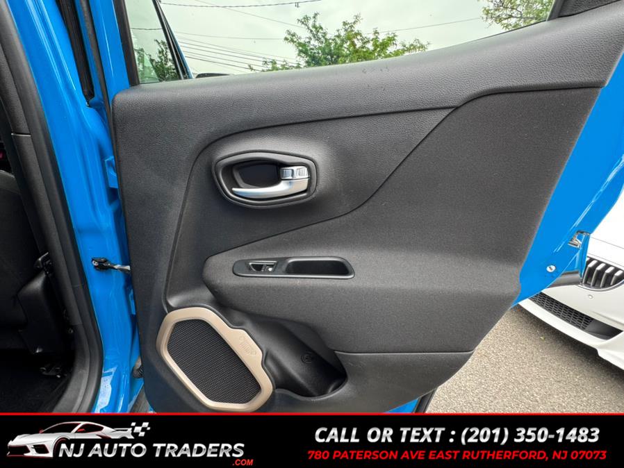 2015 Jeep Renegade 4WD 4dr Latitude photo