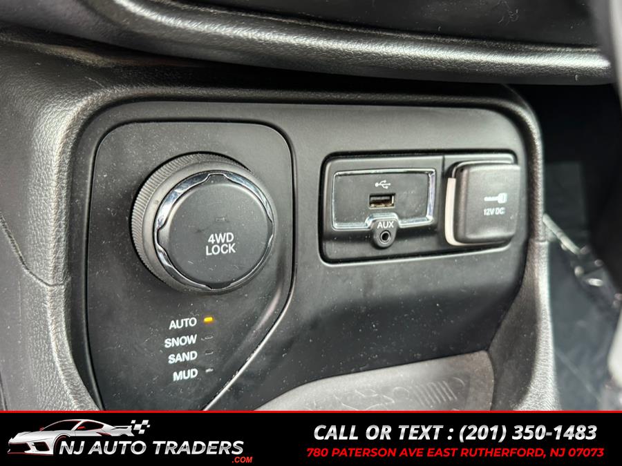 2015 Jeep Renegade 4WD 4dr Latitude photo
