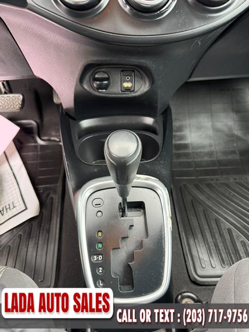 2015 Toyota Yaris 3dr Liftback Auto L (Natl) photo