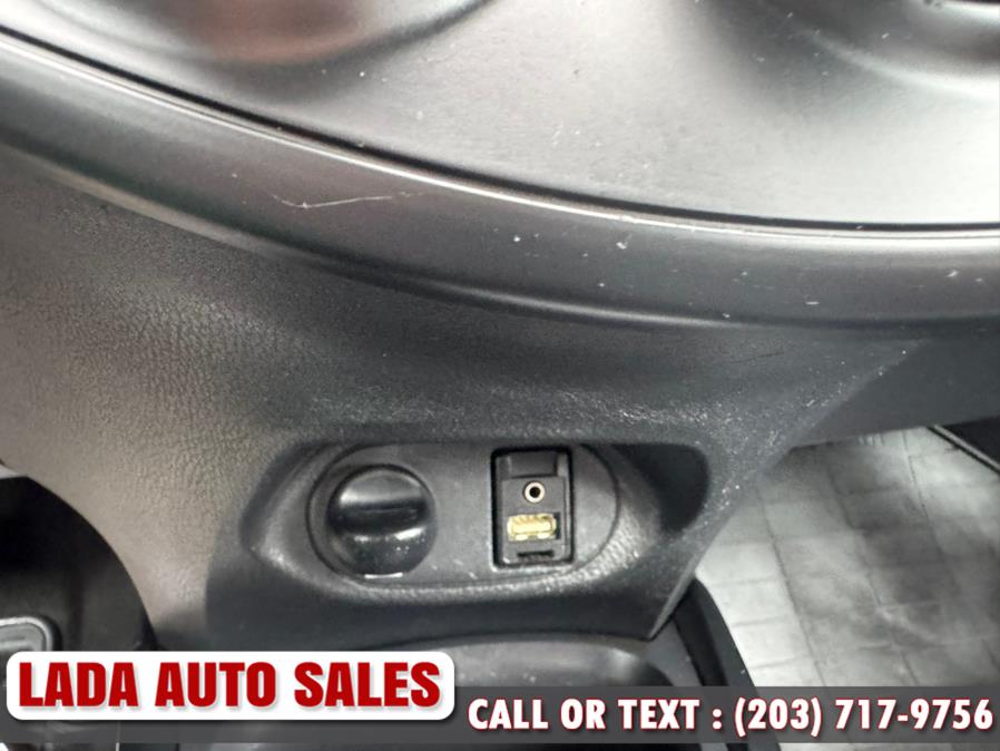 2015 Toyota Yaris 3dr Liftback Auto L (Natl) photo