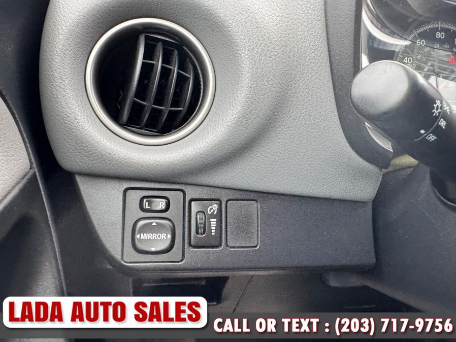 2015 Toyota Yaris 3dr Liftback Auto L (Natl) photo