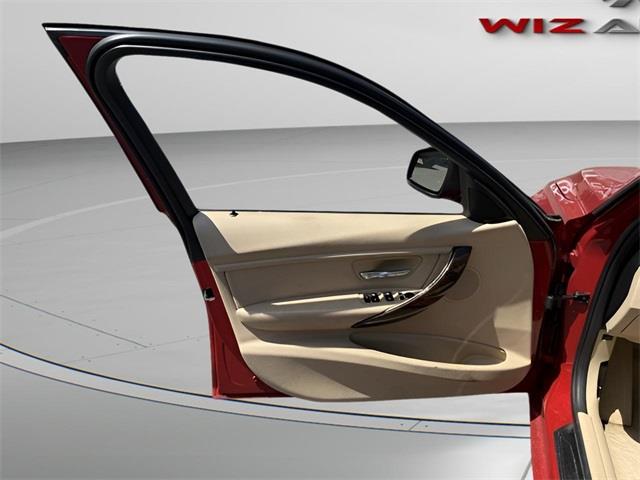 2016 BMW 3-Series 320i xDrive photo