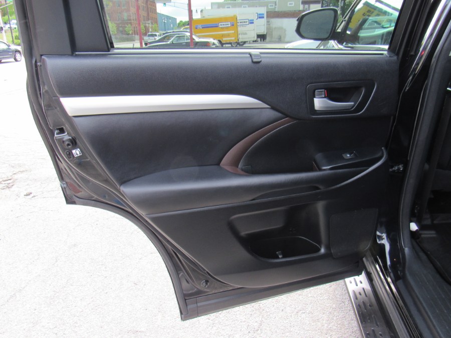 2016 Toyota Highlander XLE photo