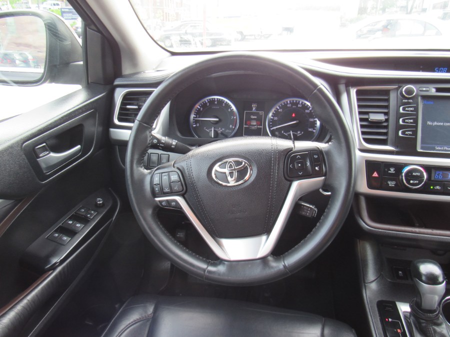 2016 Toyota Highlander XLE photo