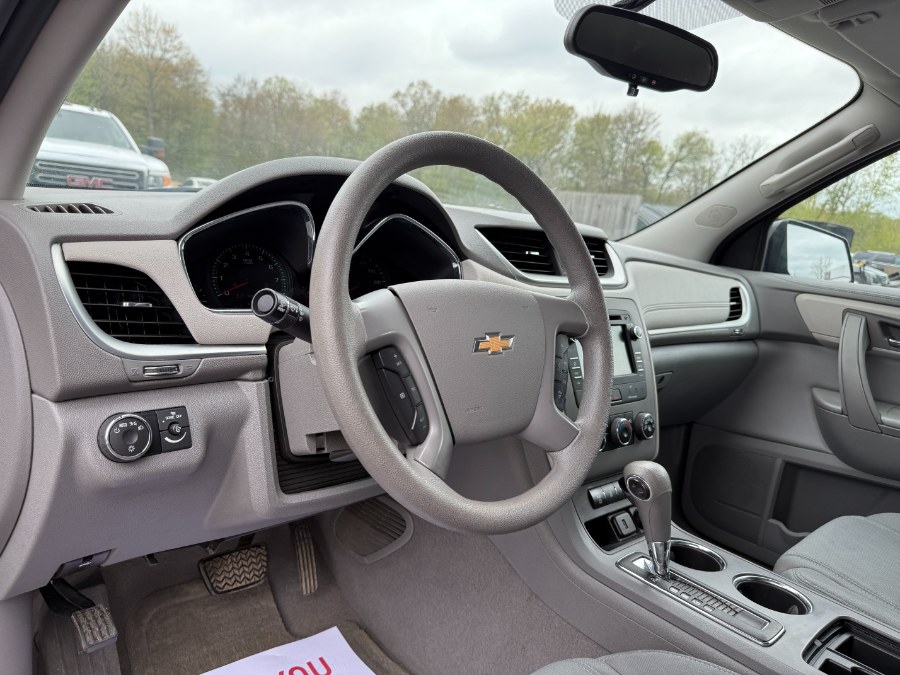2017 Chevrolet Traverse AWD 4dr LS photo