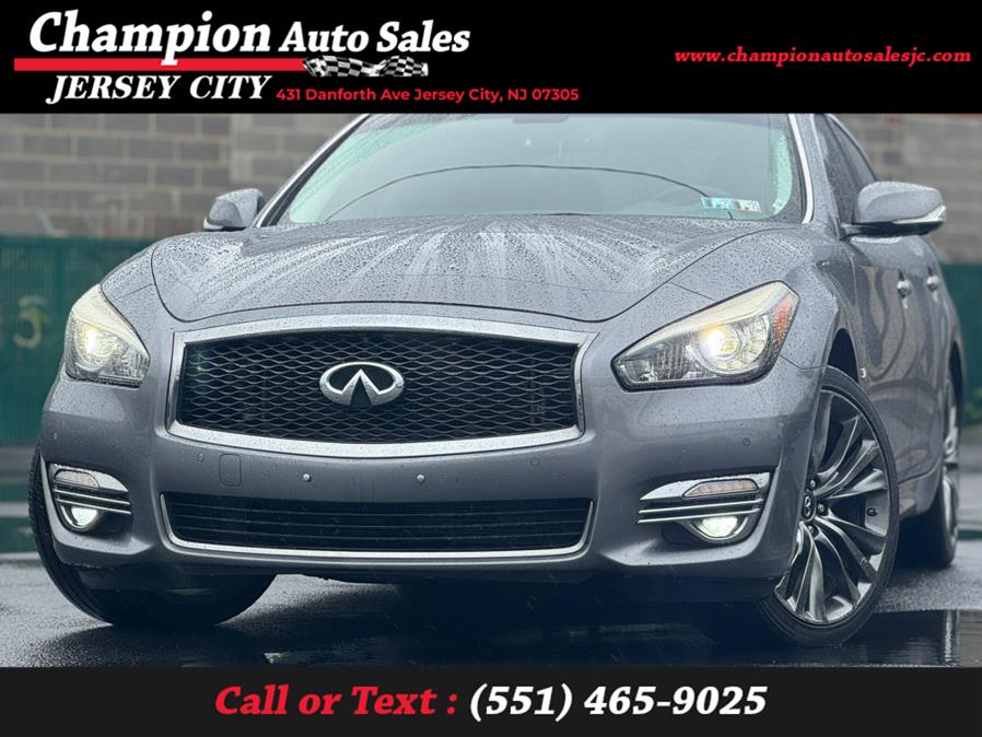 The 2017 Infiniti Q70 3.7 AWD photos