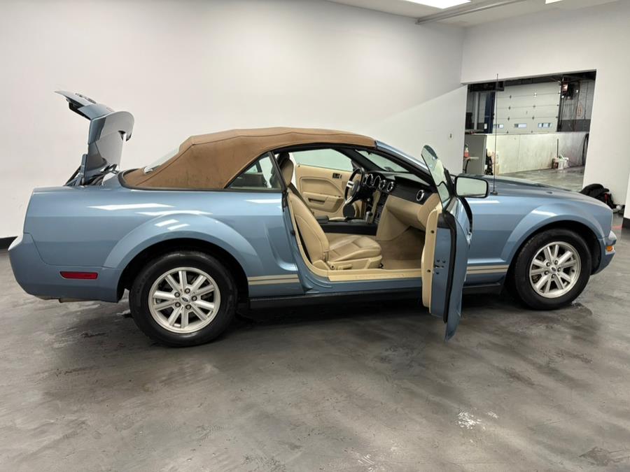 2006 Ford Mustang V6 Standard photo