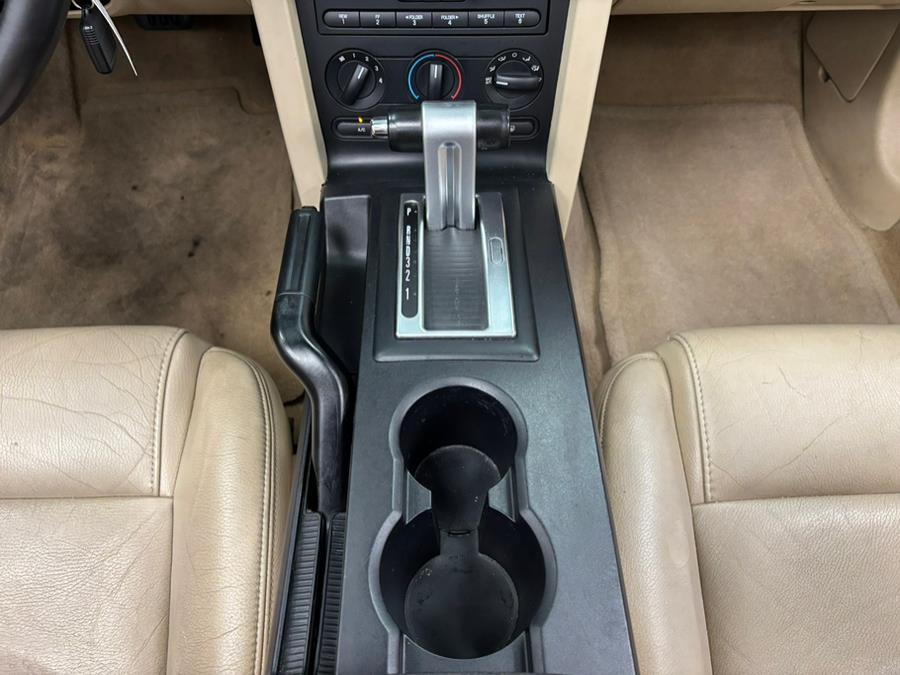 2006 Ford Mustang V6 Standard photo