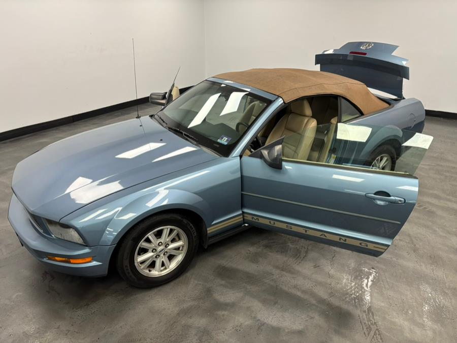 2006 Ford Mustang V6 Standard photo