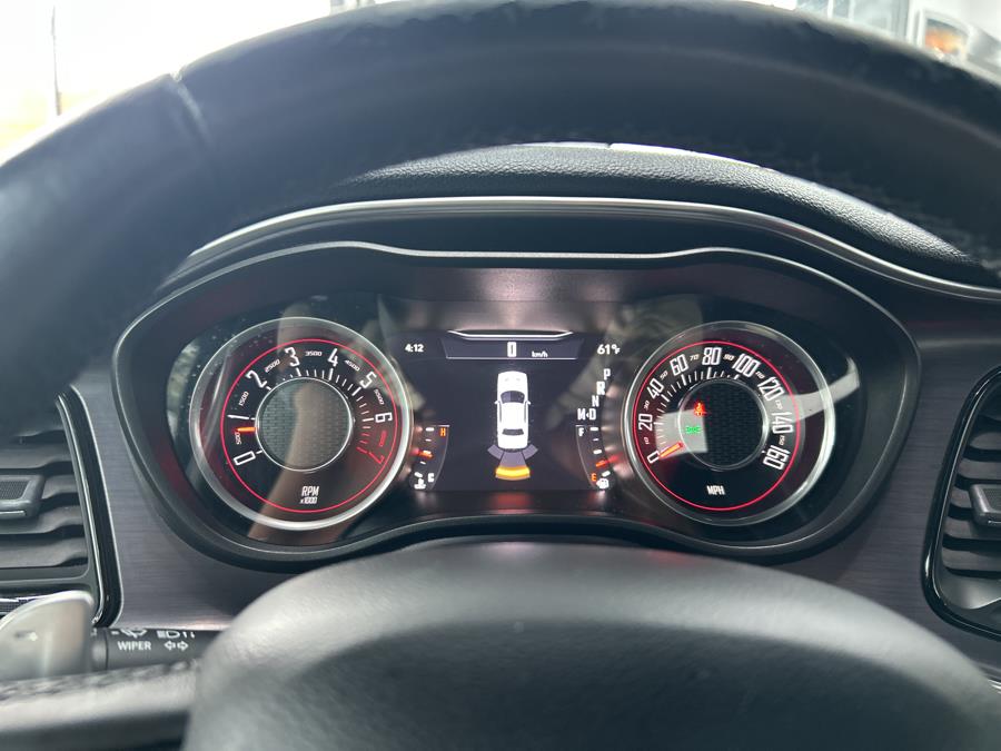 2015 Dodge Challenger 2dr Cpe SXT photo