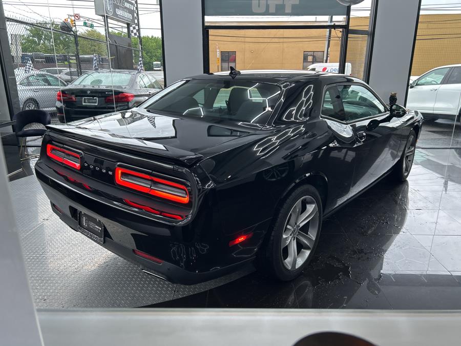 2015 Dodge Challenger 2dr Cpe SXT photo
