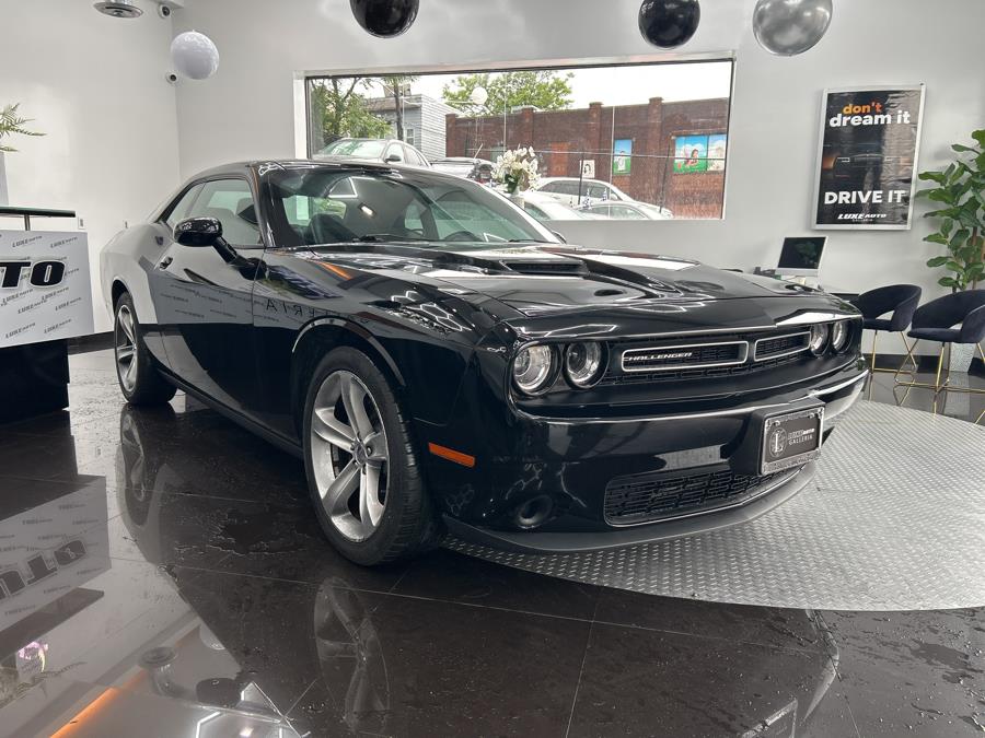 2015 Dodge Challenger 2dr Cpe SXT photo