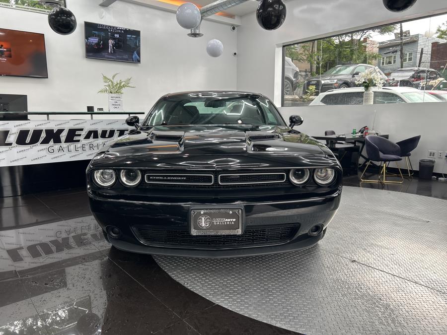 2015 Dodge Challenger 2dr Cpe SXT photo