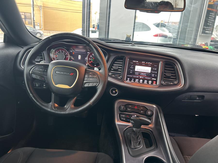 2015 Dodge Challenger 2dr Cpe SXT photo
