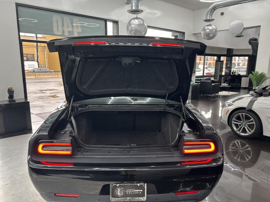 2015 Dodge Challenger 2dr Cpe SXT photo