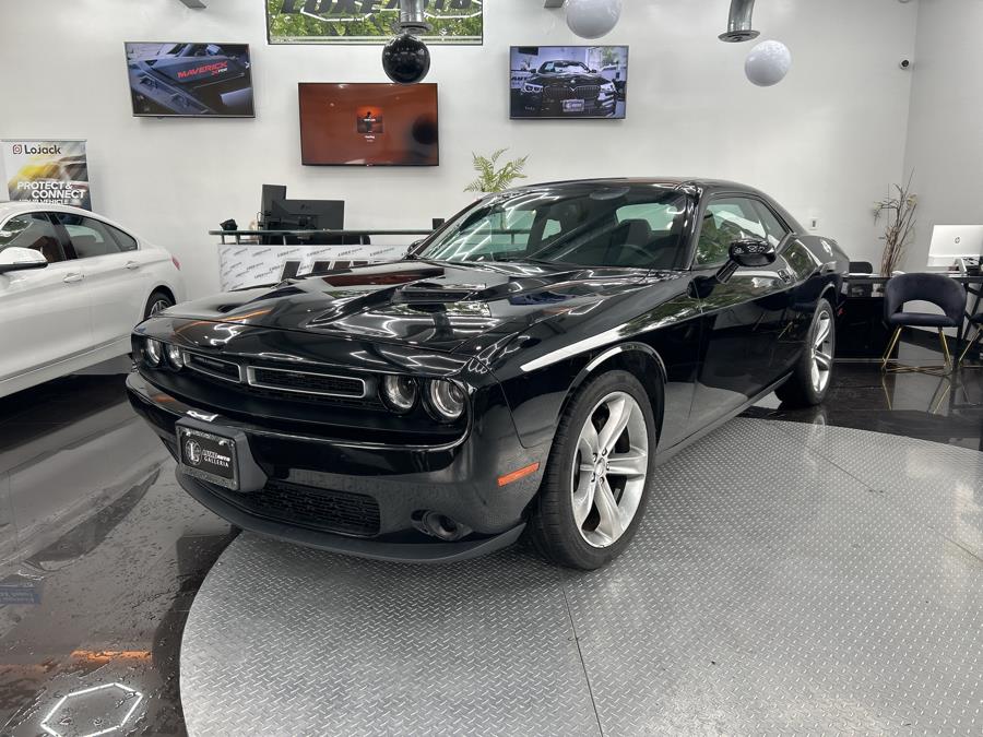 2015 Dodge Challenger 2dr Cpe SXT photo