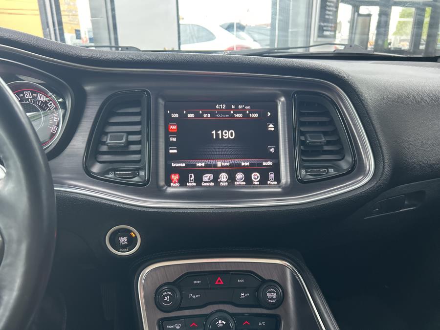2015 Dodge Challenger 2dr Cpe SXT photo
