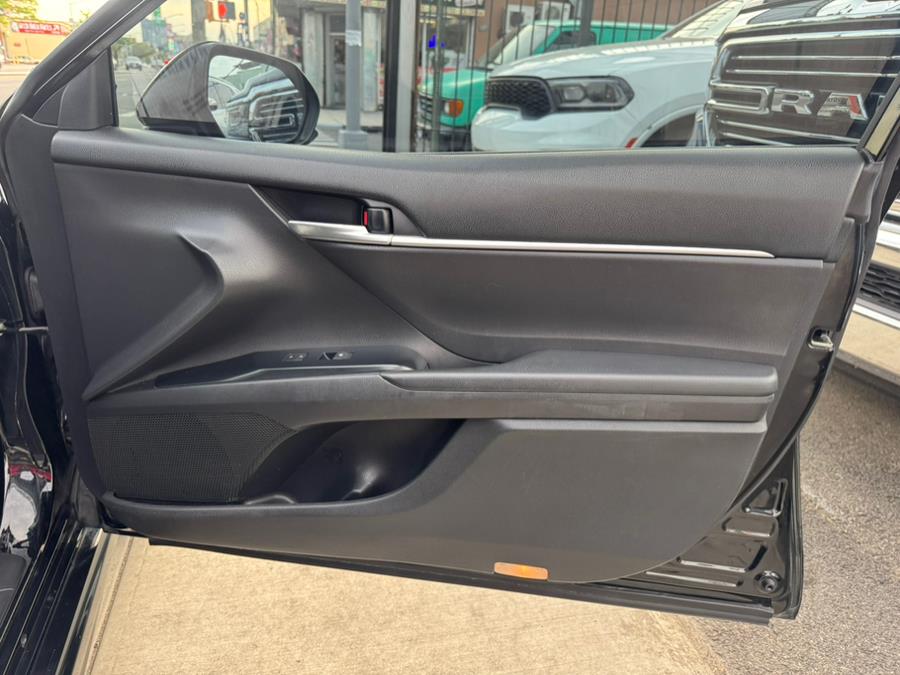 2019 Toyota Camry SE Auto (Natl) photo