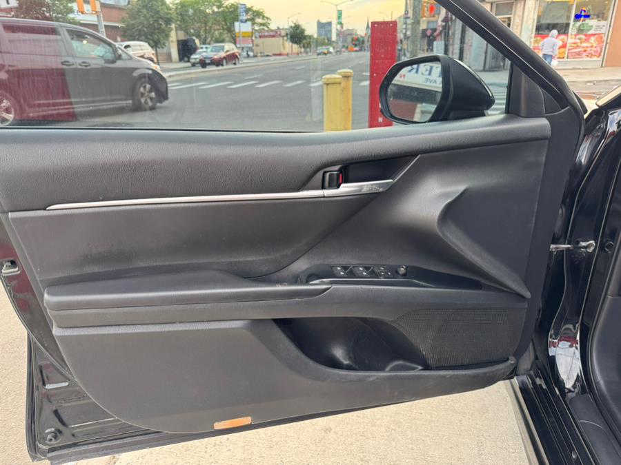 2019 Toyota Camry SE Auto (Natl) photo