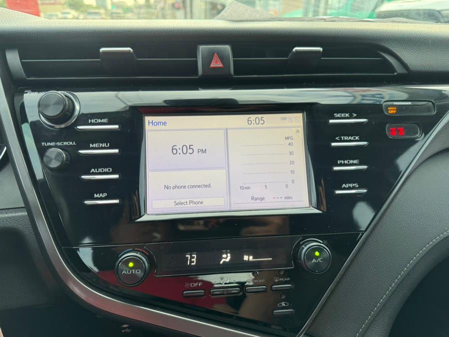2019 Toyota Camry SE Auto (Natl) photo