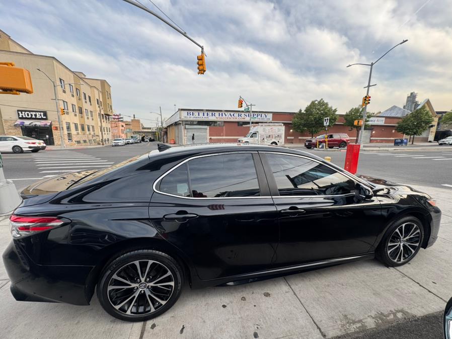 2019 Toyota Camry SE Auto (Natl) photo