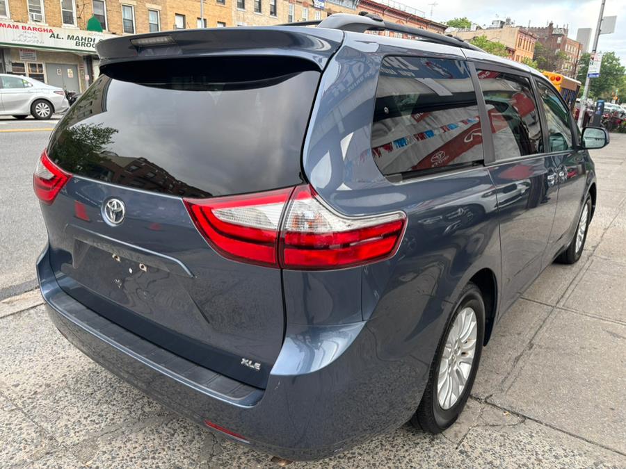 2015 Toyota Sienna 5dr 8-Pass Van XLE FWD (Natl) photo