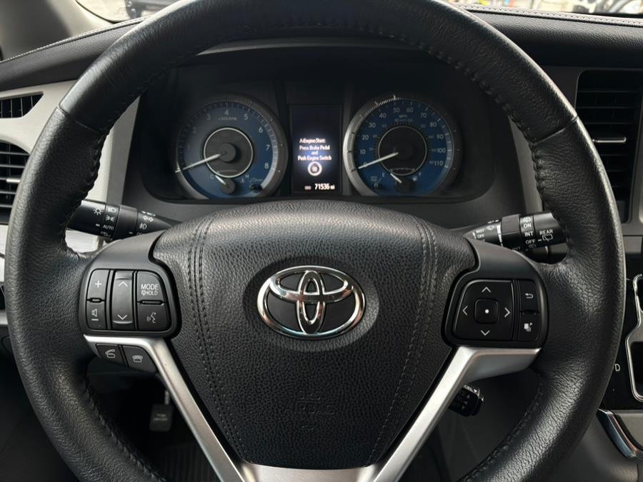 2015 Toyota Sienna 5dr 8-Pass Van XLE FWD (Natl) photo