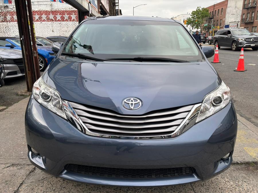 2015 Toyota Sienna 5dr 8-Pass Van XLE FWD (Natl) photo
