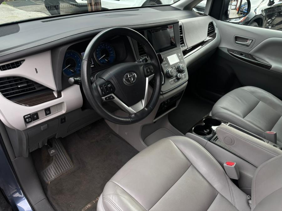 2015 Toyota Sienna 5dr 8-Pass Van XLE FWD (Natl) photo