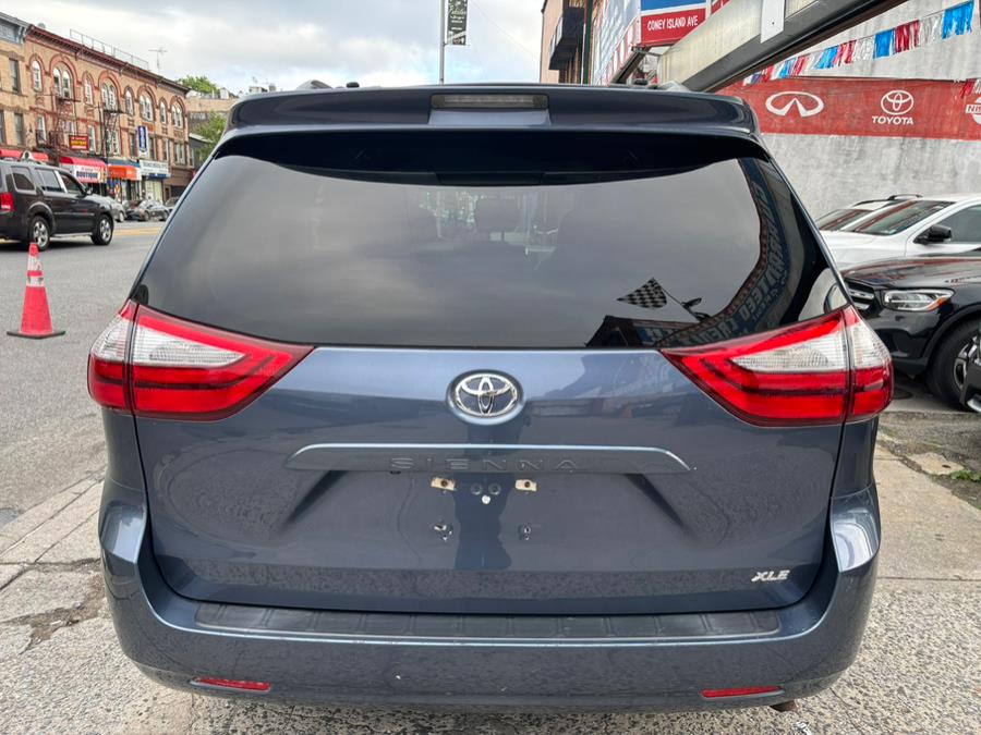 2015 Toyota Sienna 5dr 8-Pass Van XLE FWD (Natl) photo