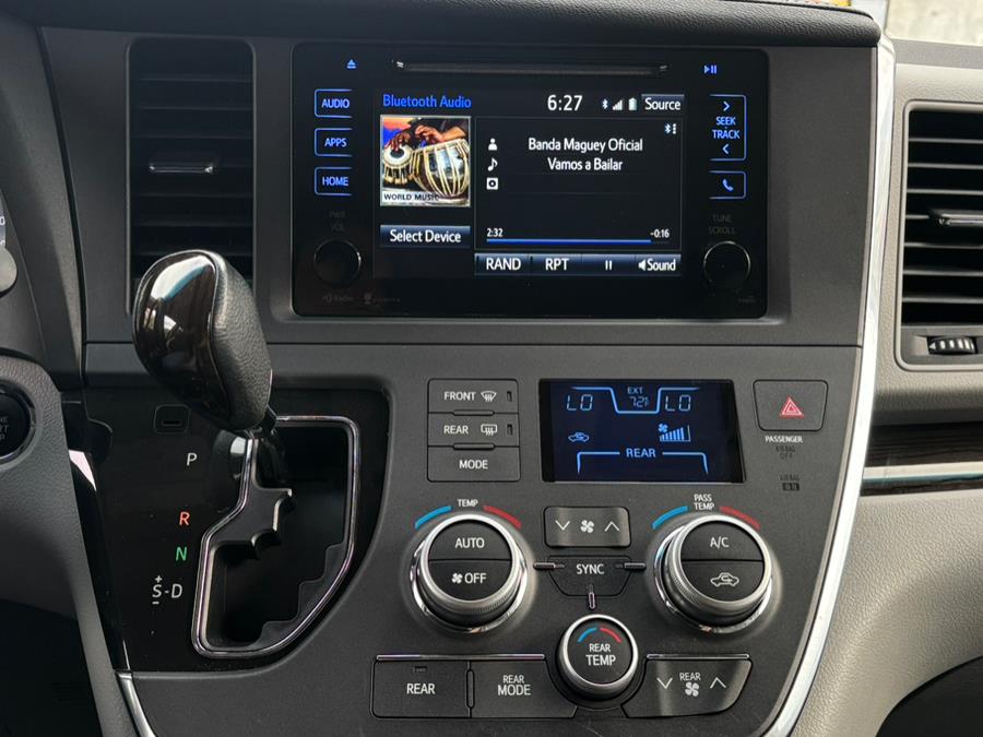 2015 Toyota Sienna 5dr 8-Pass Van XLE FWD (Natl) photo