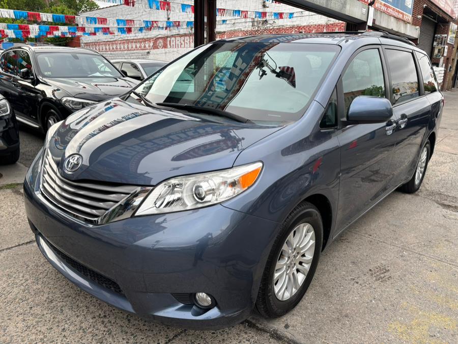 2015 Toyota Sienna 5dr 8-Pass Van XLE FWD (Natl) photo