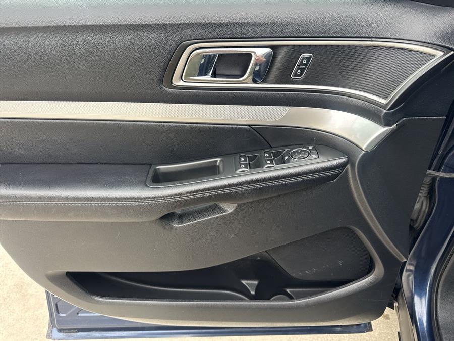 2016 Ford Explorer XLT photo