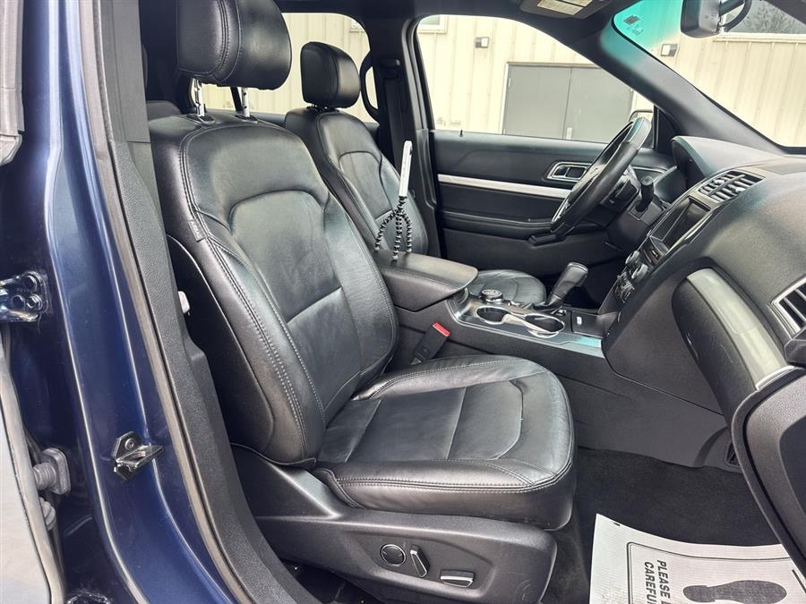 2016 Ford Explorer XLT photo