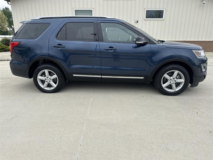 2016 Ford Explorer XLT photo