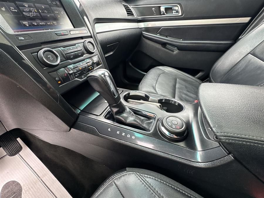 2016 Ford Explorer XLT photo