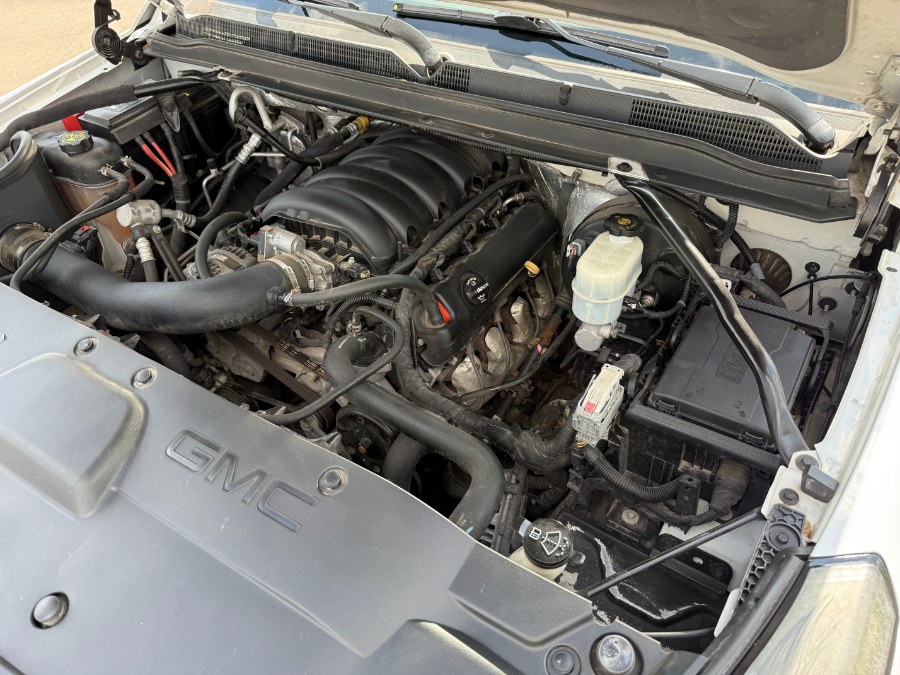 2015 GMC Yukon SLE photo