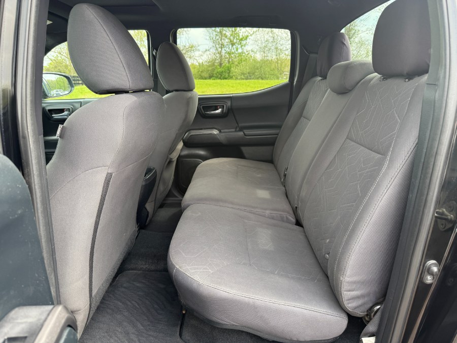 2017 Toyota Tacoma TRD Sport Double Cab 6'' Bed V photo