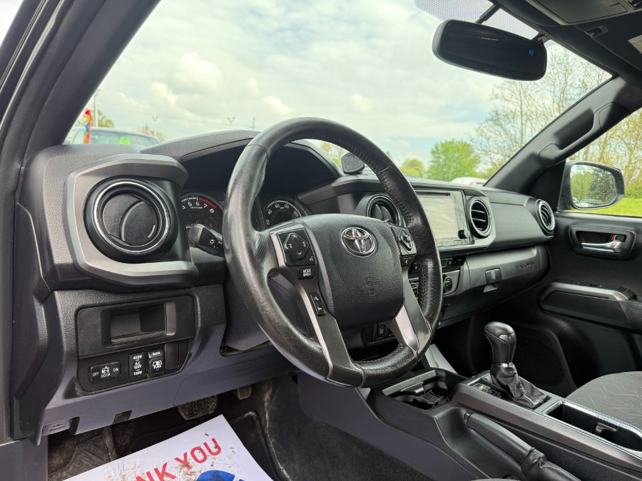 2017 Toyota Tacoma TRD Sport Double Cab 6'' Bed V photo