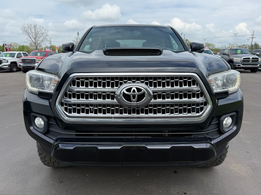 2017 Toyota Tacoma TRD Sport Double Cab 6'' Bed V photo