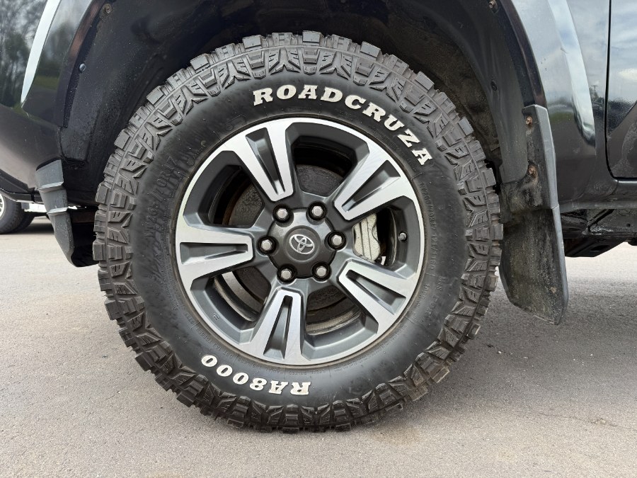 2017 Toyota Tacoma TRD Sport Double Cab 6'' Bed V photo